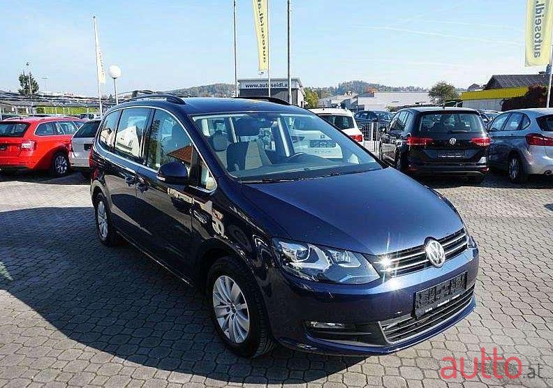 2016' Volkswagen Sharan photo #1
