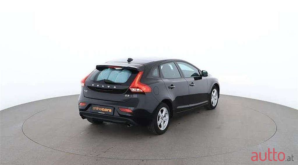 2017' Volvo V40 photo #2