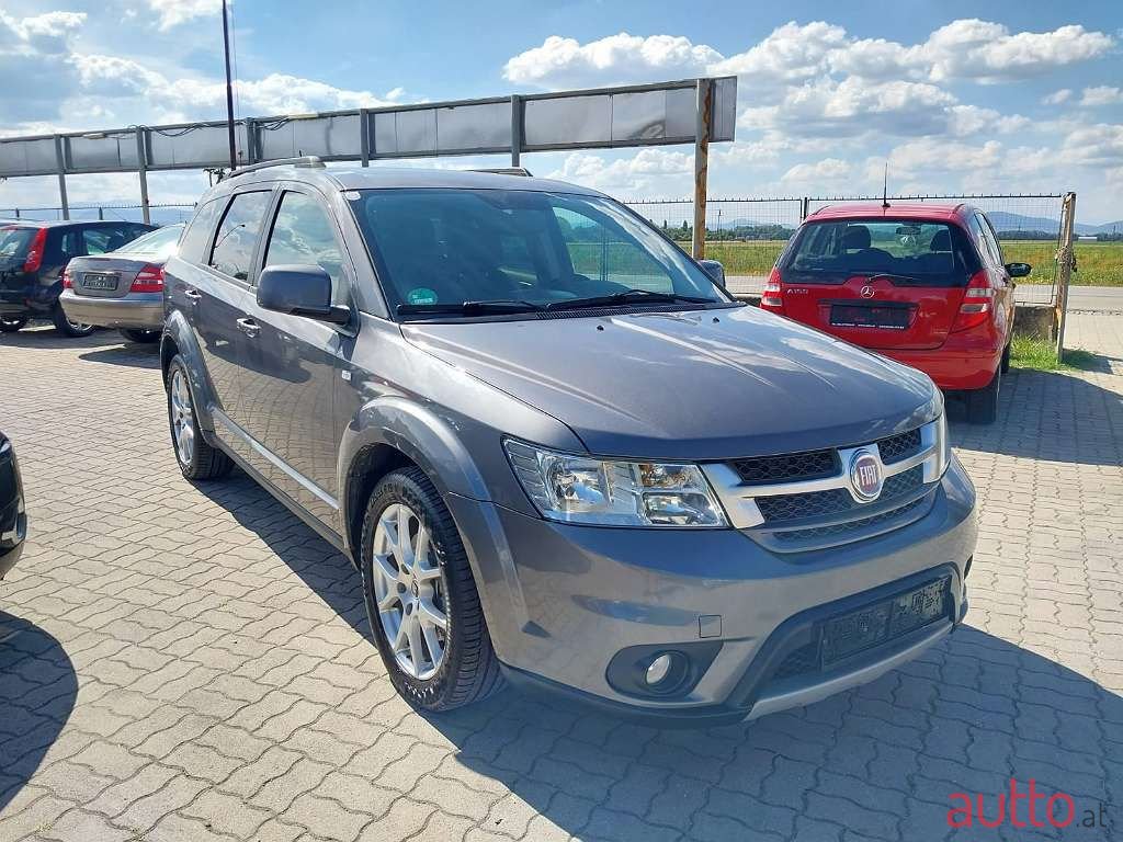 2012' Fiat Freemont photo #2