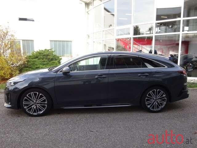 2019' Kia Proceed photo #5