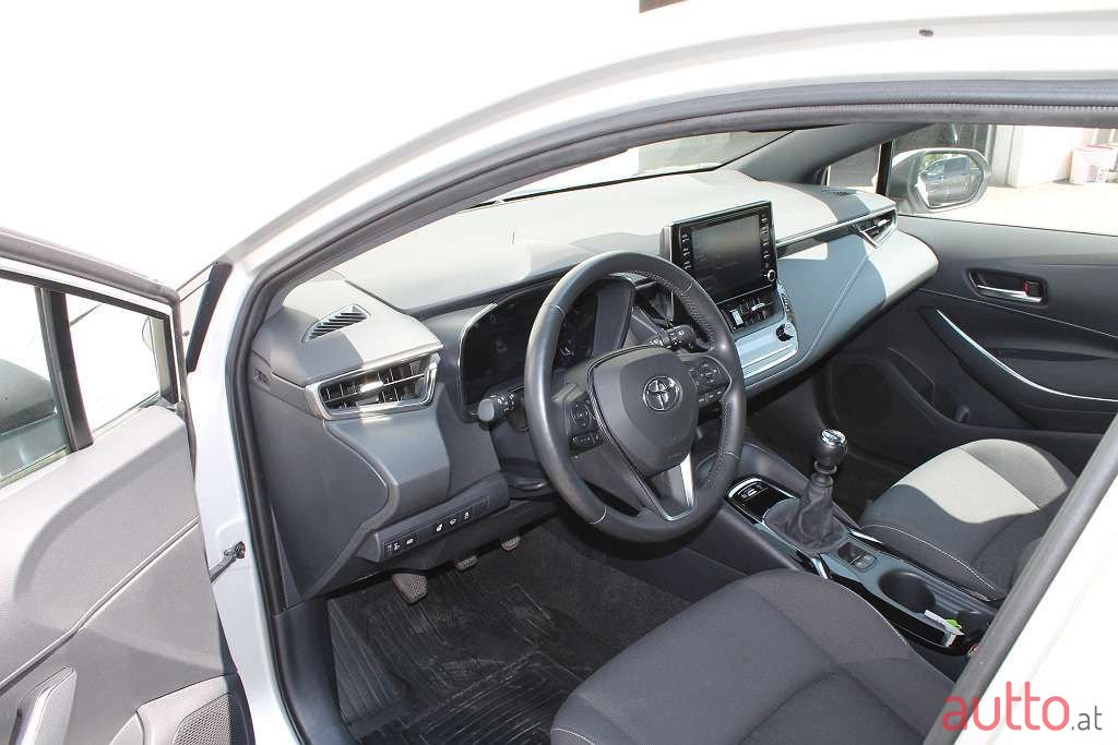 2019' Toyota Corolla photo #5