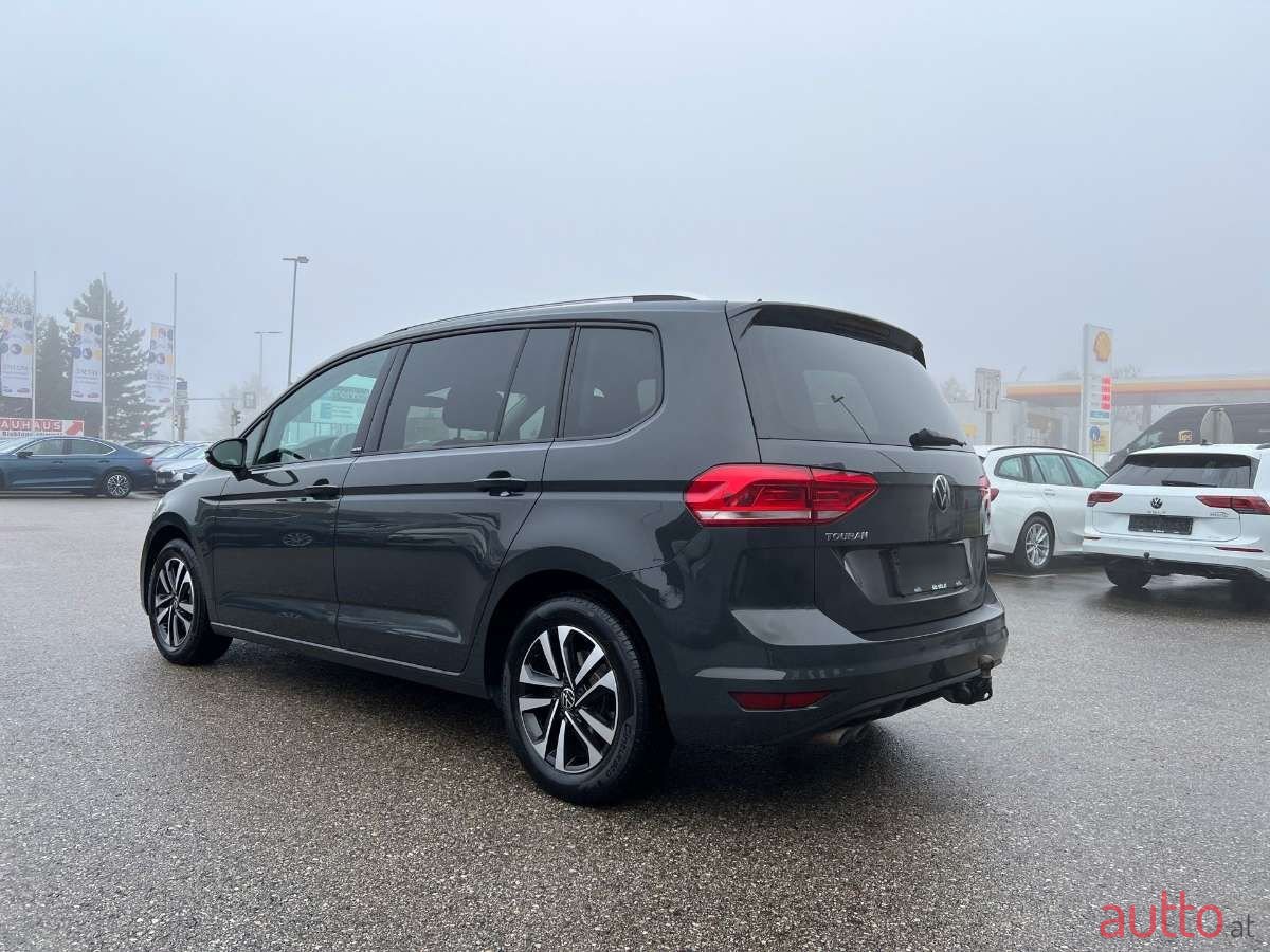 2020' Volkswagen Touran photo #5