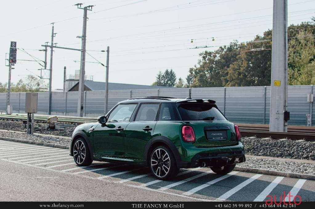 2021' MINI Cooper photo #5