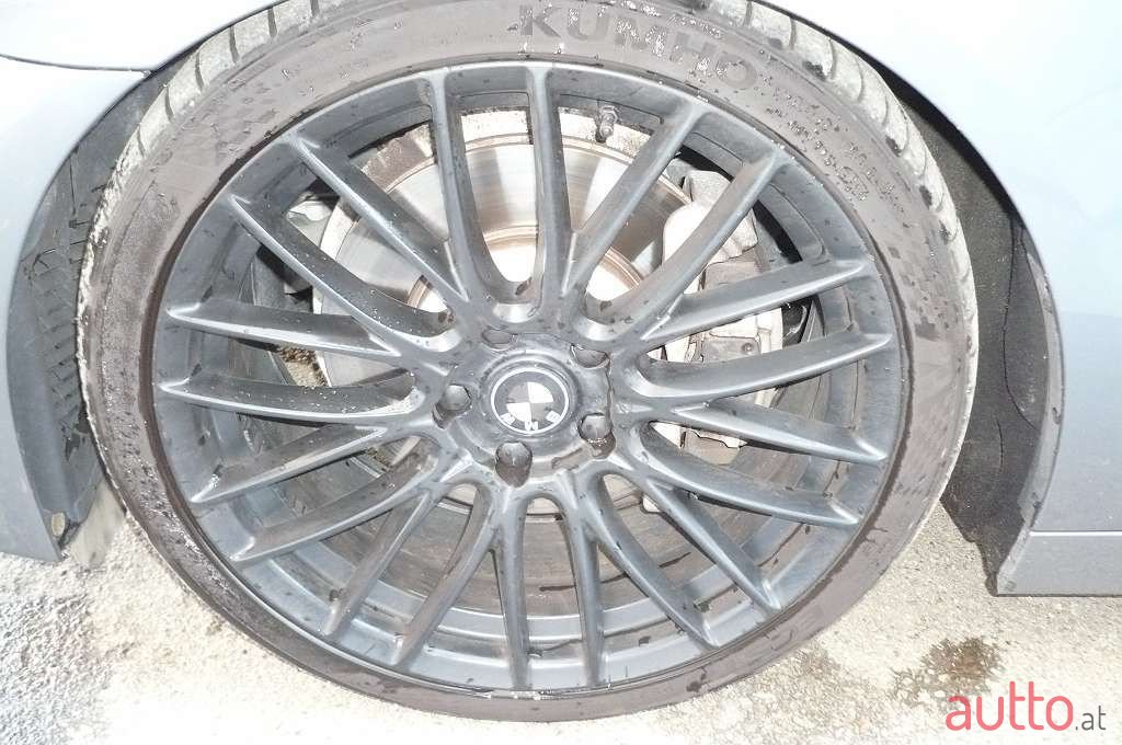 2011' BMW 5Er-Reihe photo #6