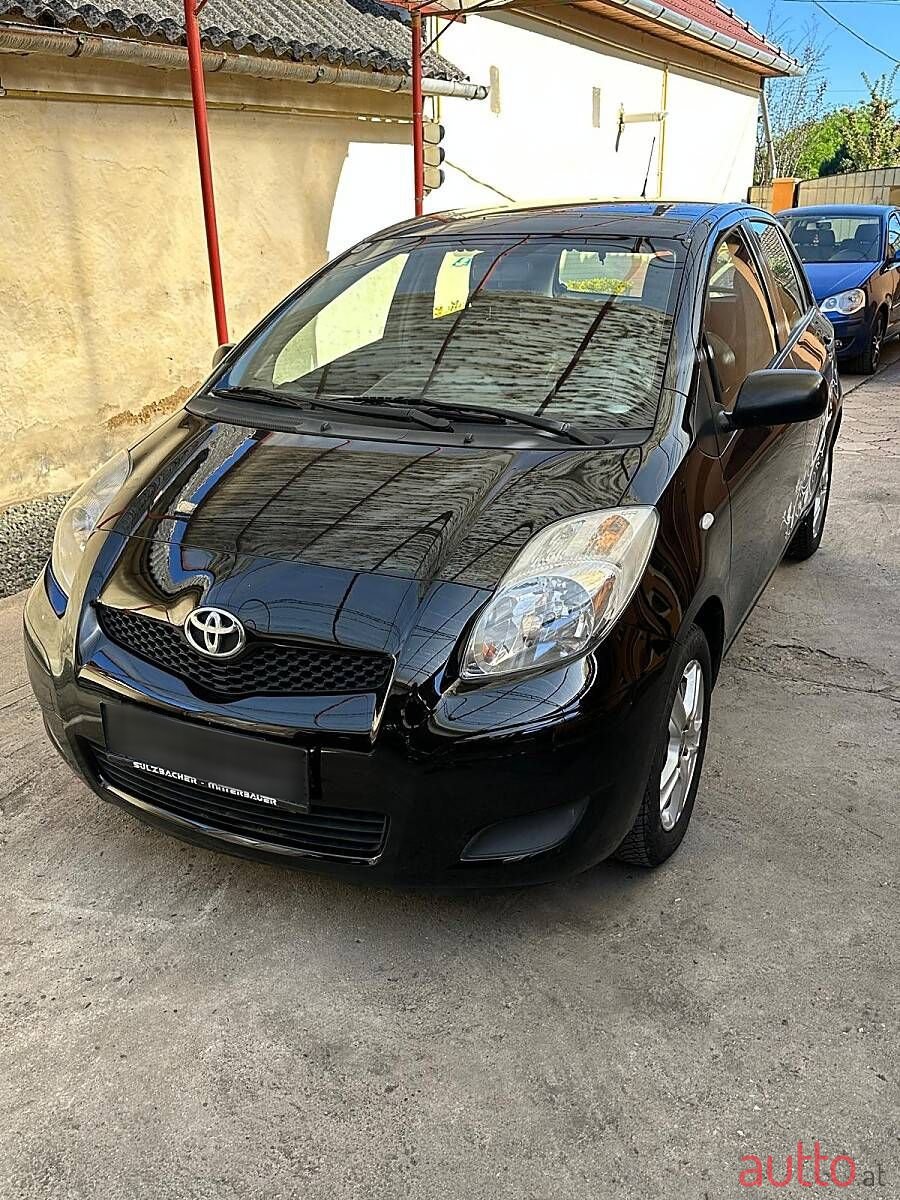 2010' Toyota Yaris photo #2