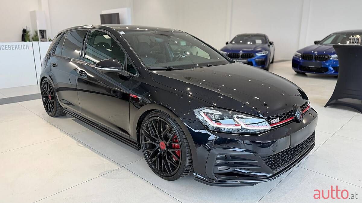 2019' Volkswagen Golf photo #3