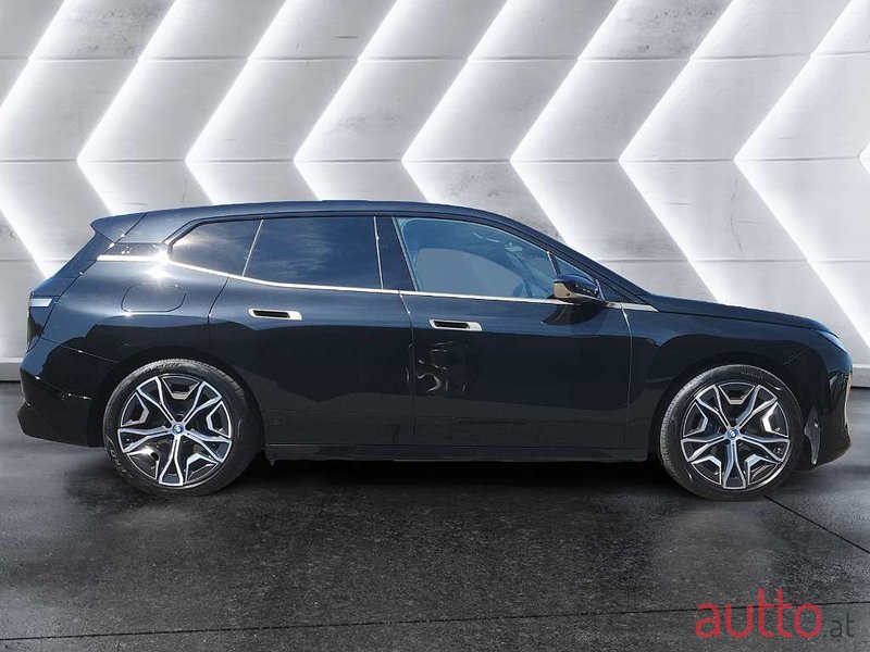 2022' BMW iX photo #6