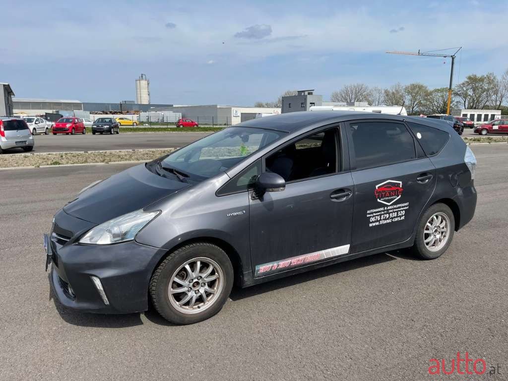 2013' Toyota Prius photo #2