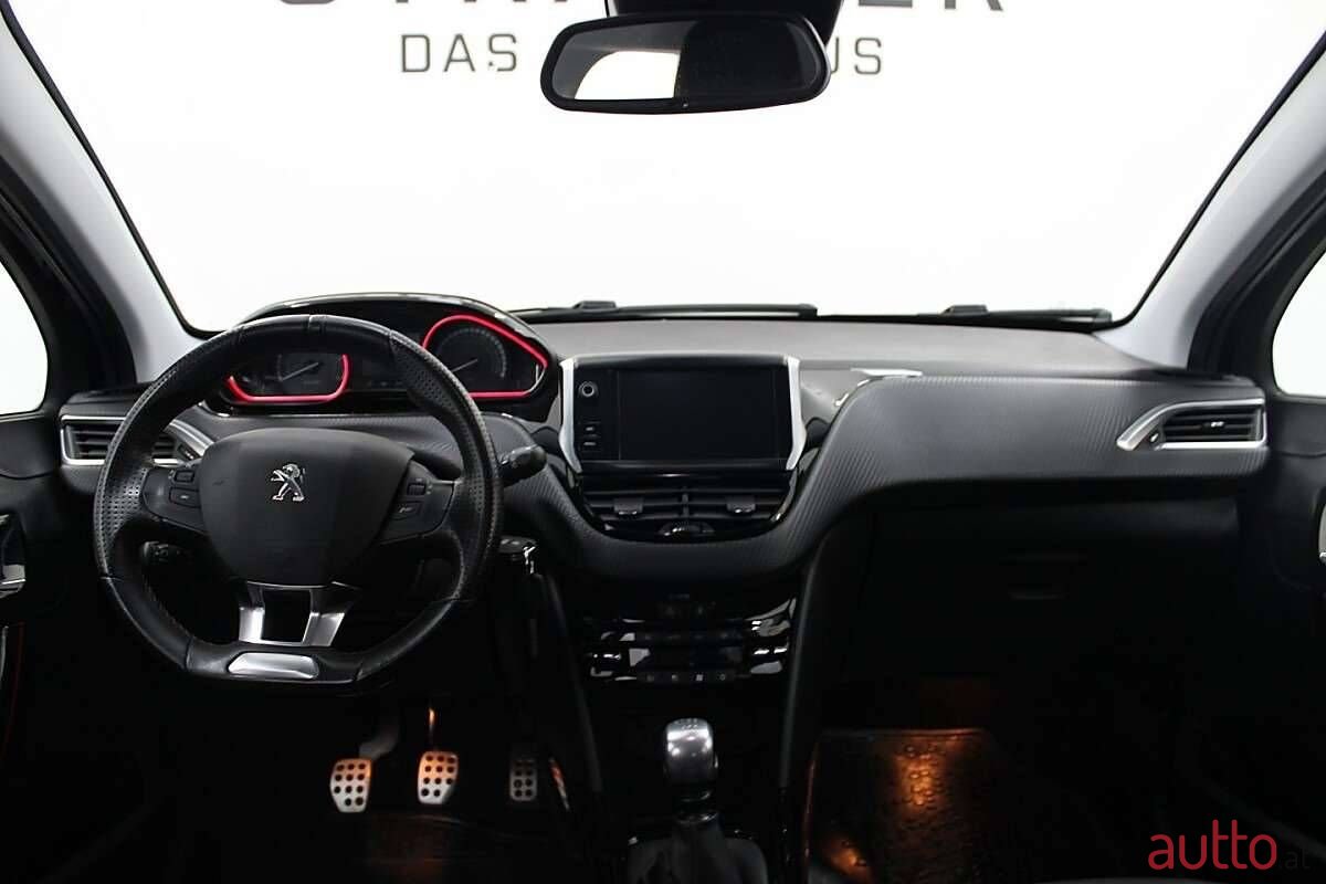 2018' Peugeot 2008 photo #5