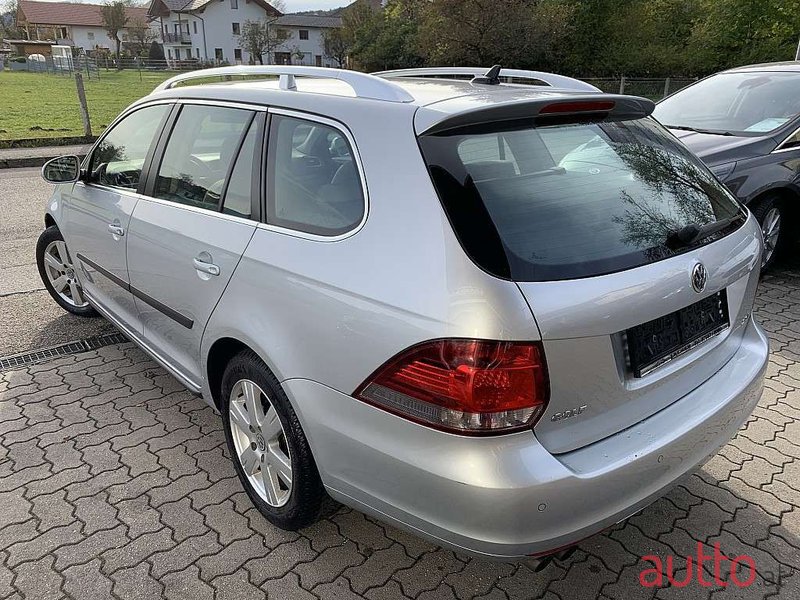 2011' Volkswagen Golf photo #6