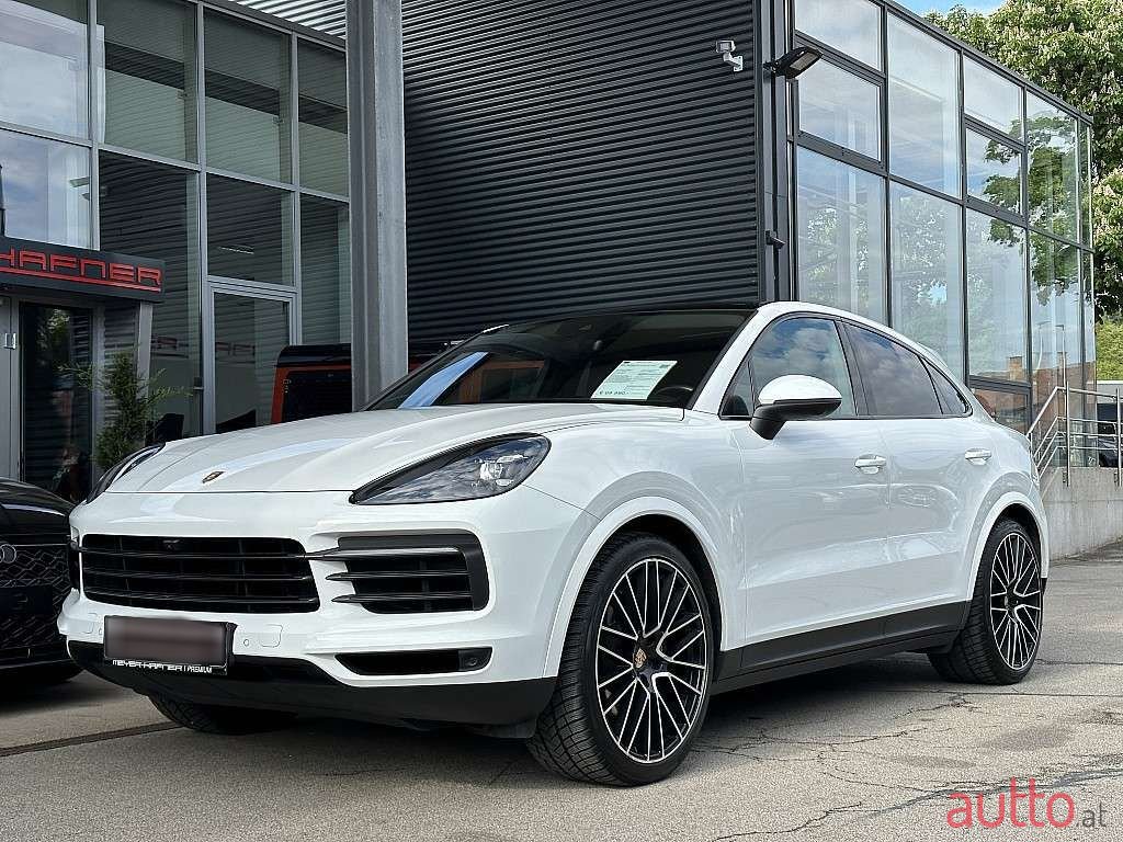 2020' Porsche Cayenne photo #2