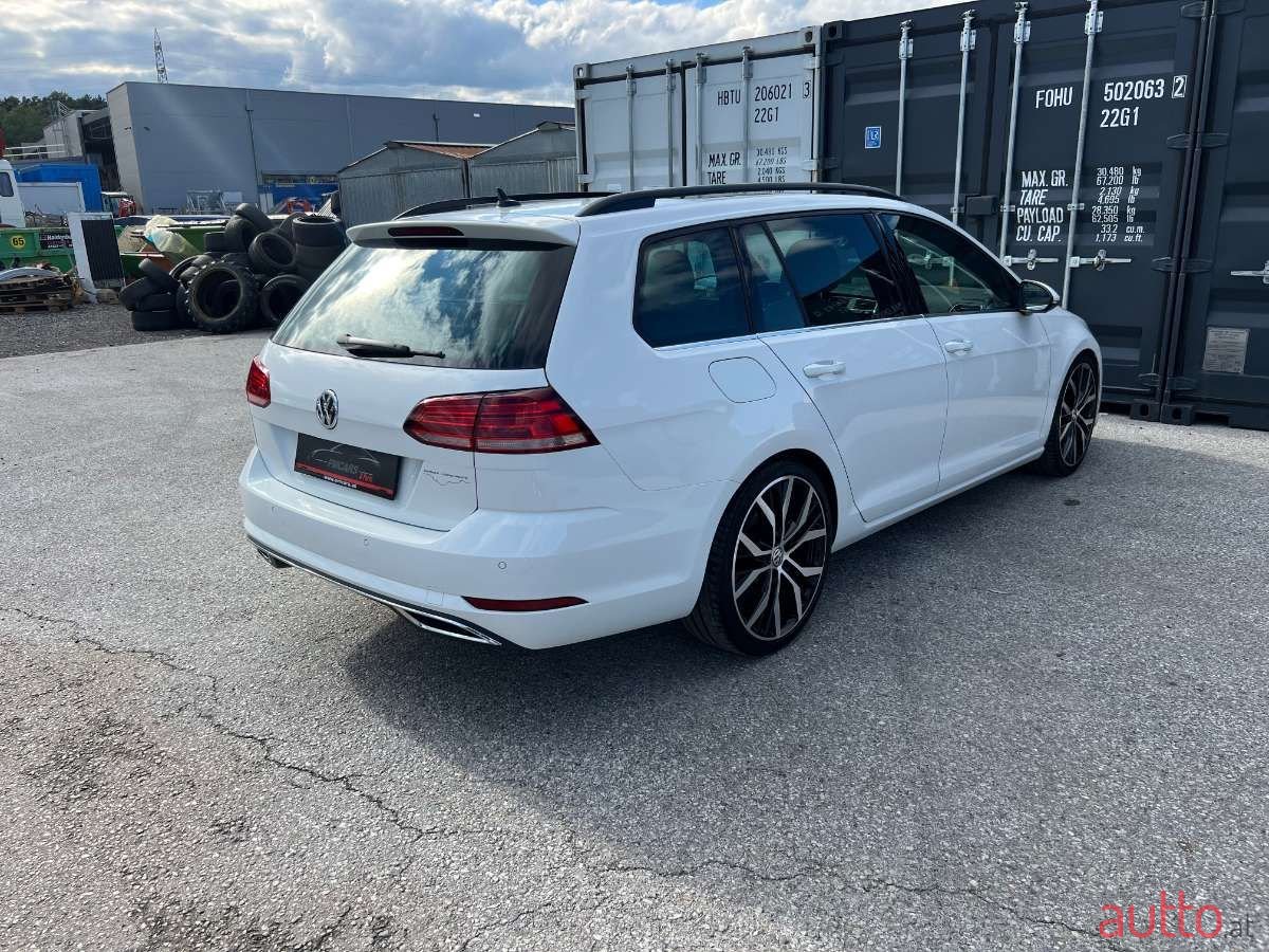 2019' Volkswagen Golf photo #4