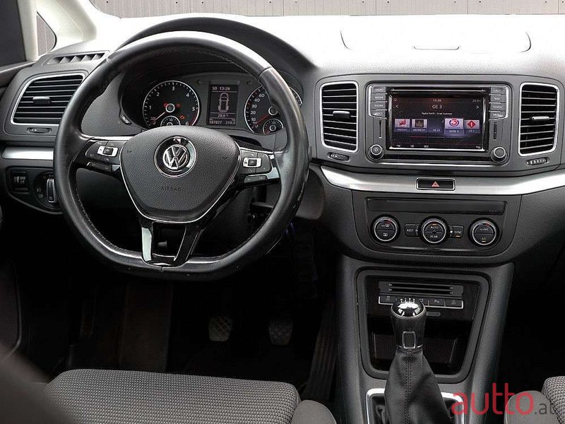 2016' Volkswagen Sharan photo #4