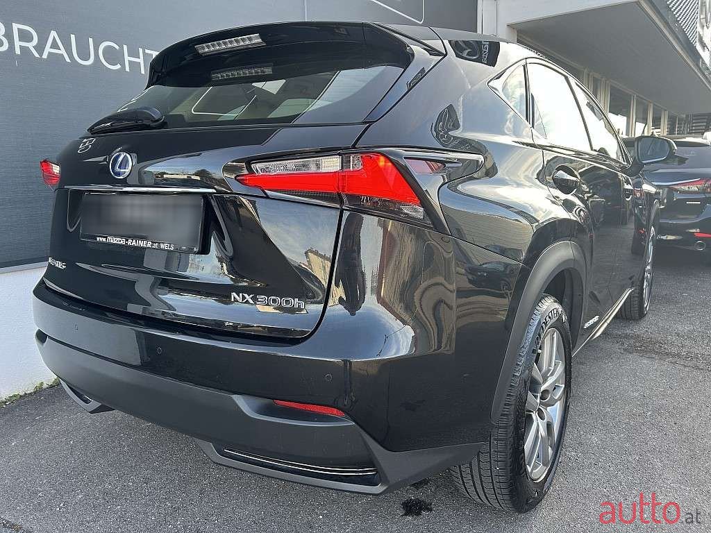 2017' Lexus NX photo #3