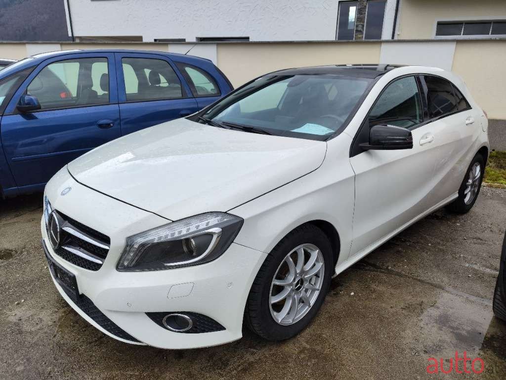 2012' Mercedes-Benz A-Klasse photo #3