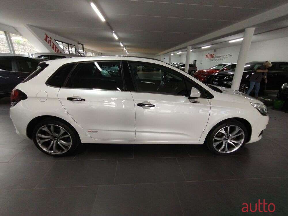 2017' Citroen C4 photo #3