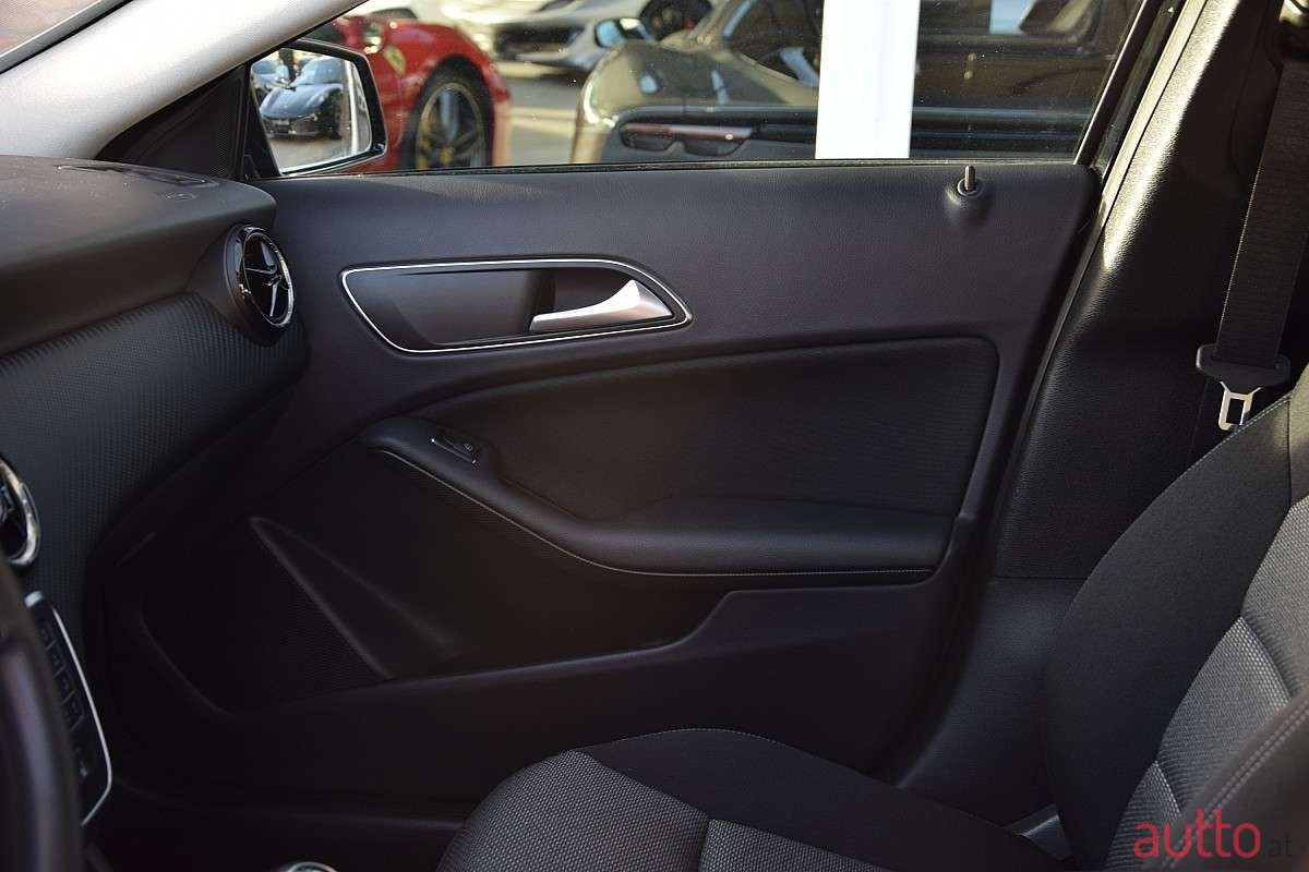 2016' Mercedes-Benz Gla-Klasse photo #5