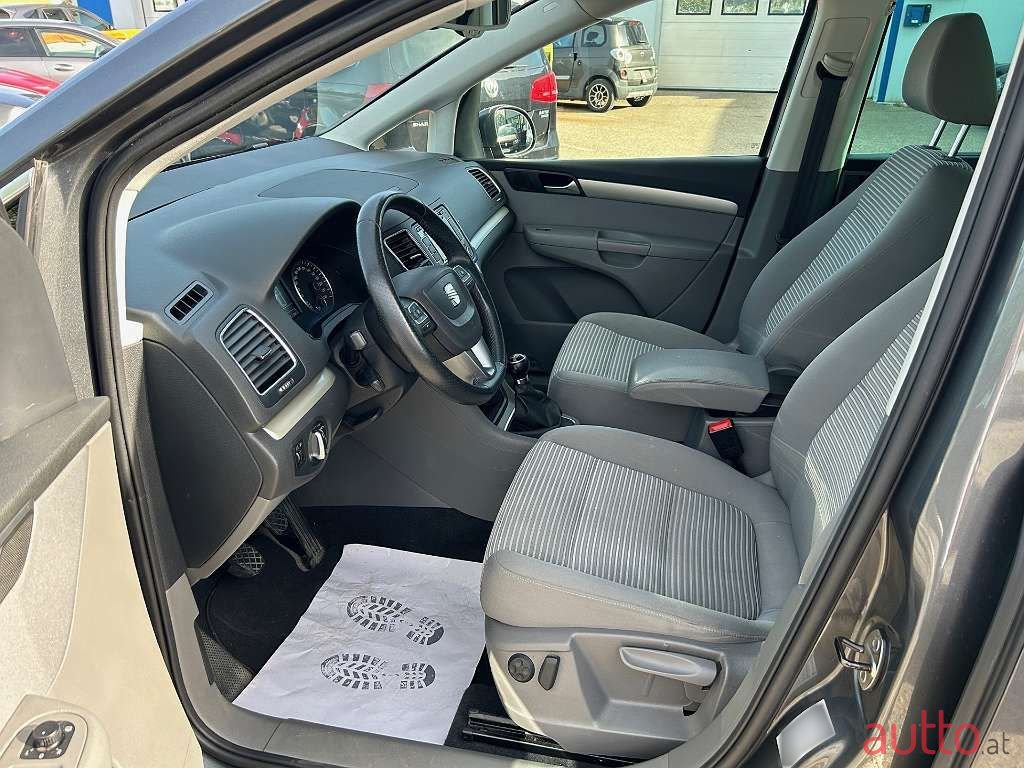 2011' SEAT Alhambra photo #6