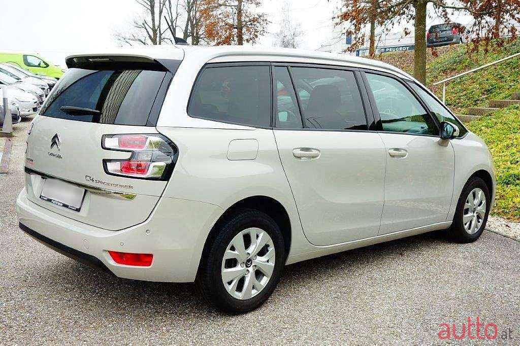 2019' Citroen Grand C4 SpaceTourer photo #3