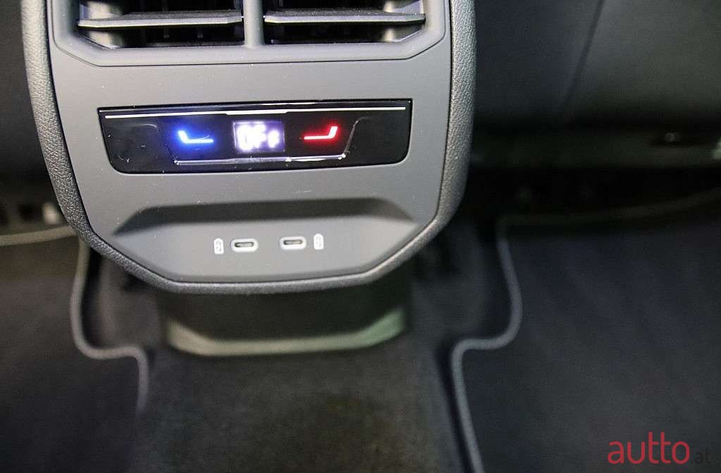 2022' SEAT Leon photo #6