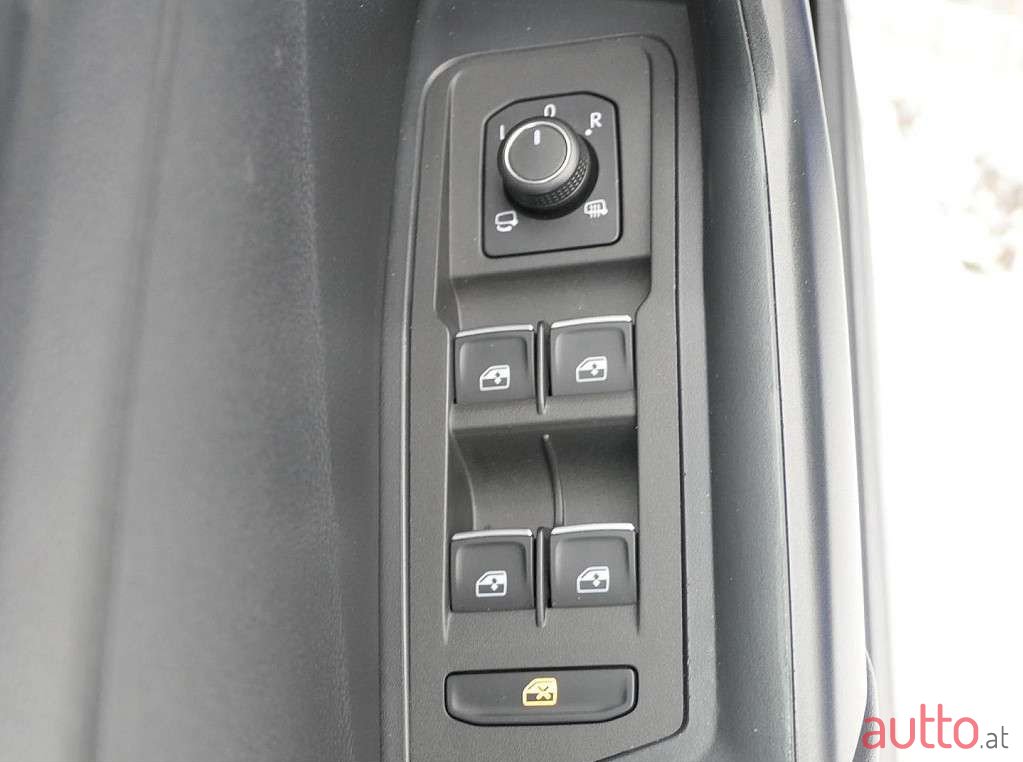 2019' Volkswagen T-Roc photo #4