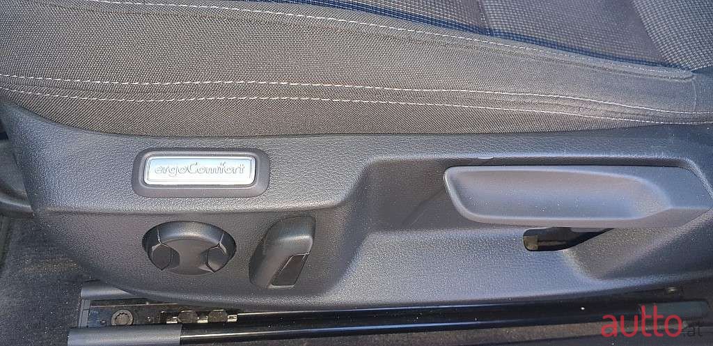 2017' Volkswagen Passat photo #5