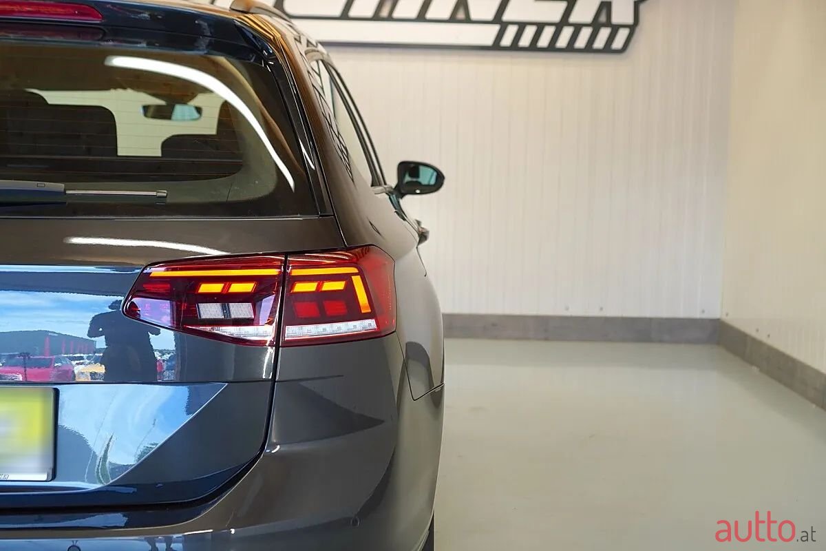 2023' Volkswagen Passat photo #5