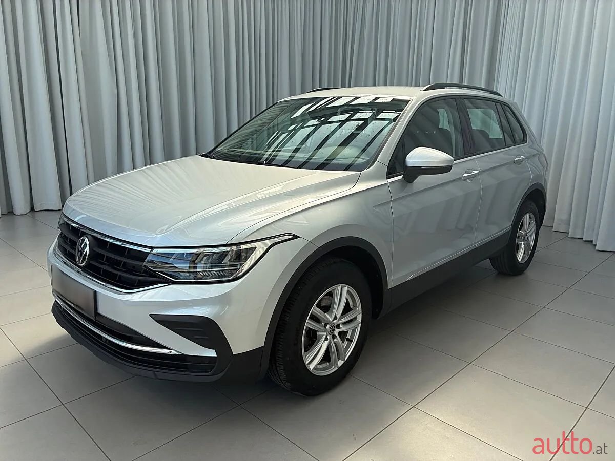 2023' Volkswagen Tiguan photo #2