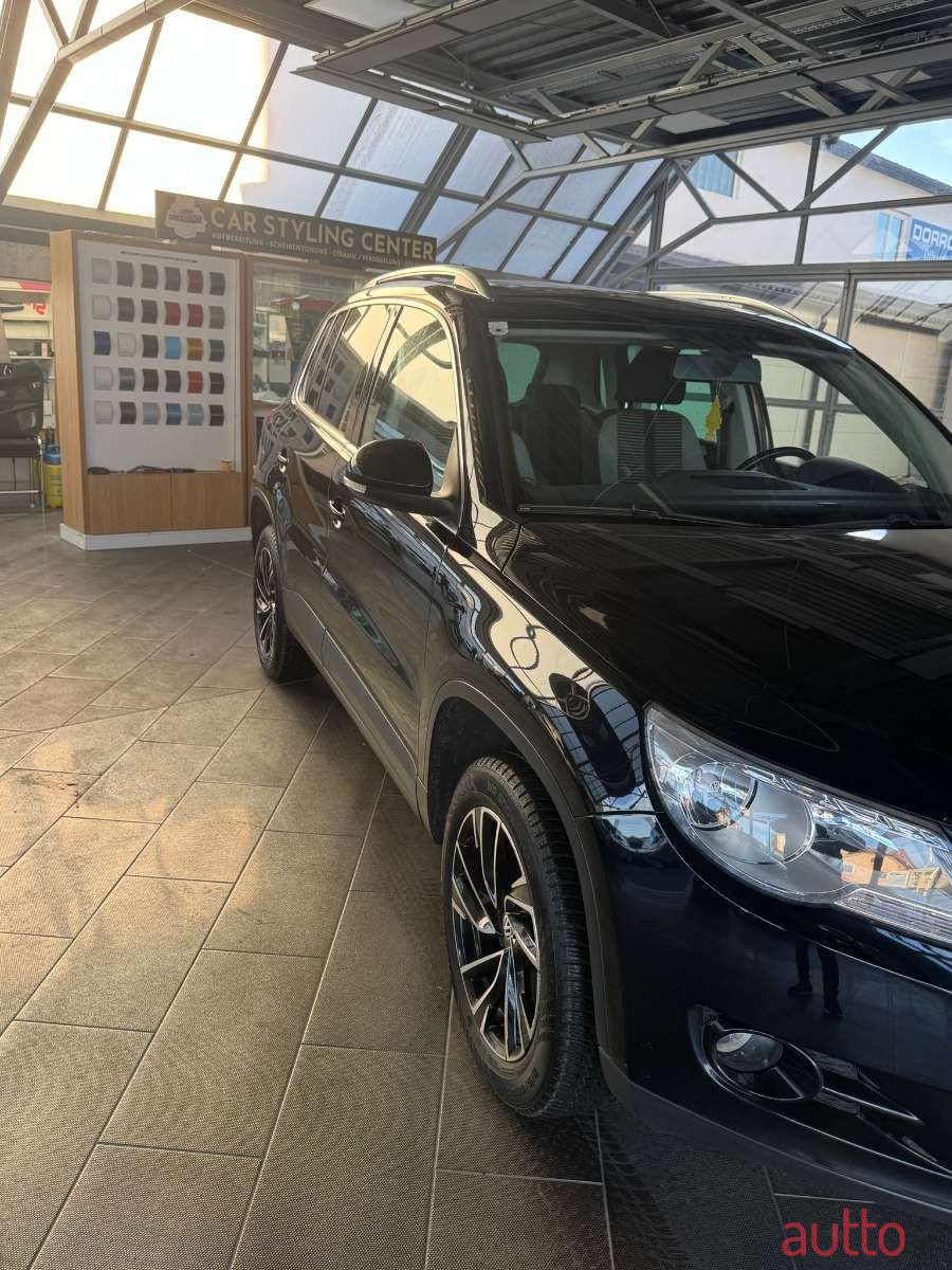 2010' Volkswagen Tiguan photo #3