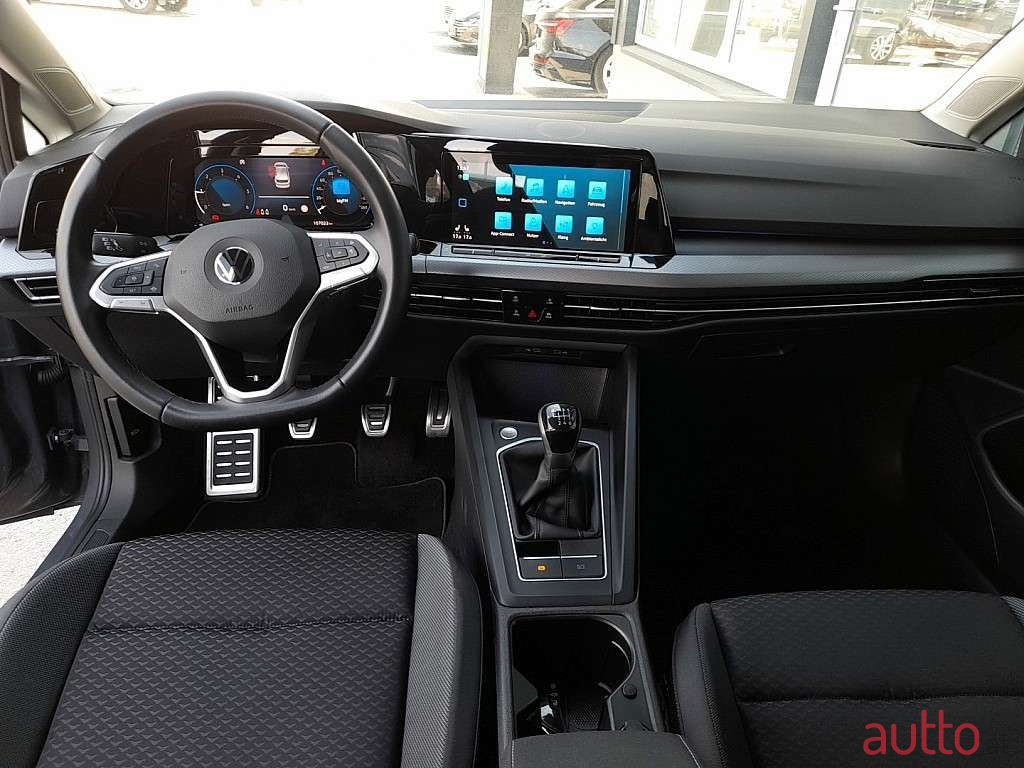 2022' Volkswagen Golf photo #3