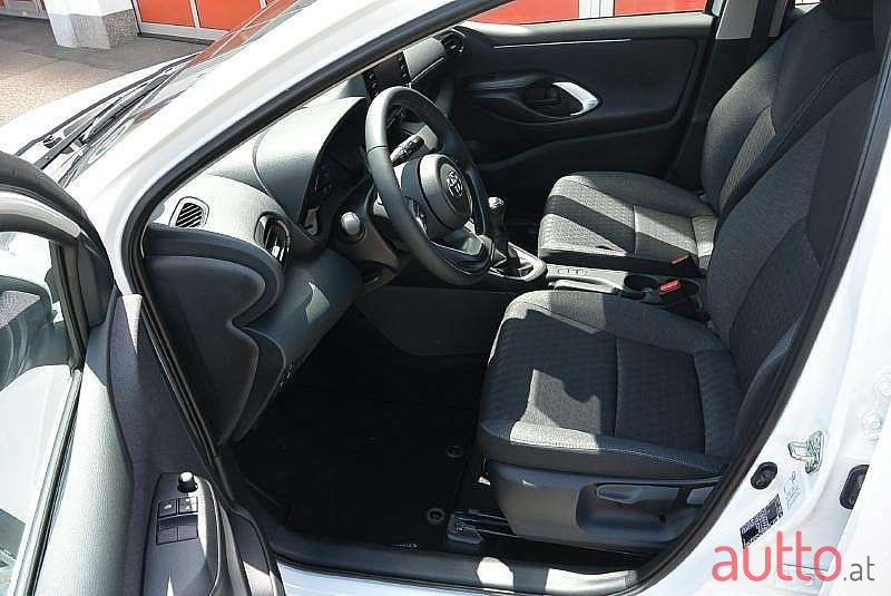 2021' Toyota Yaris photo #6