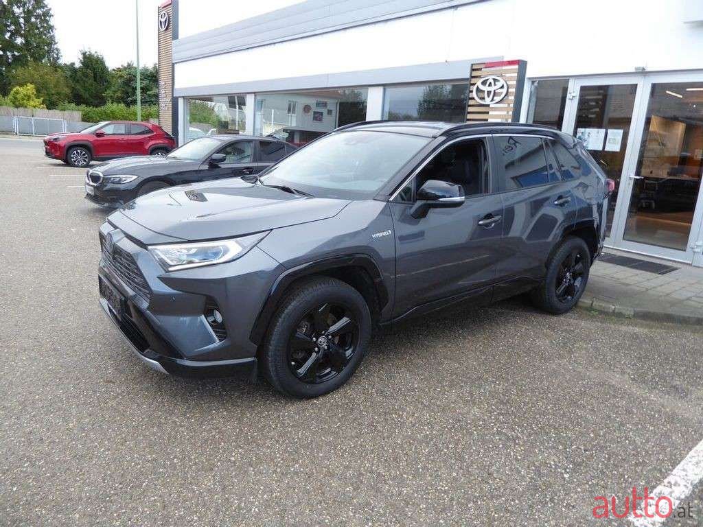 2021' Toyota RAV4 photo #2