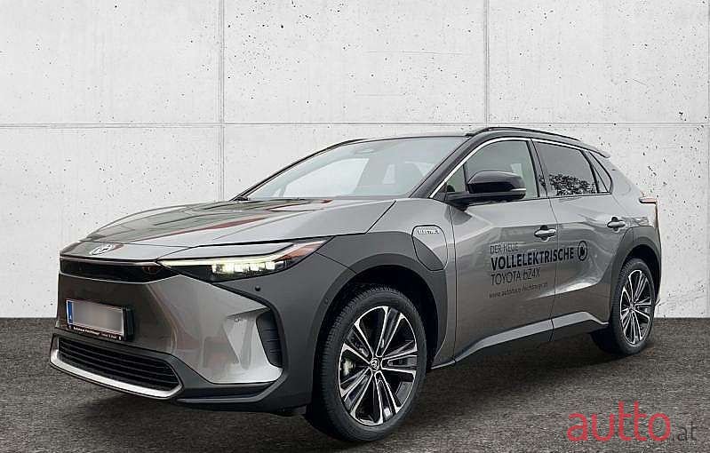2022' Toyota bZ4X photo #1