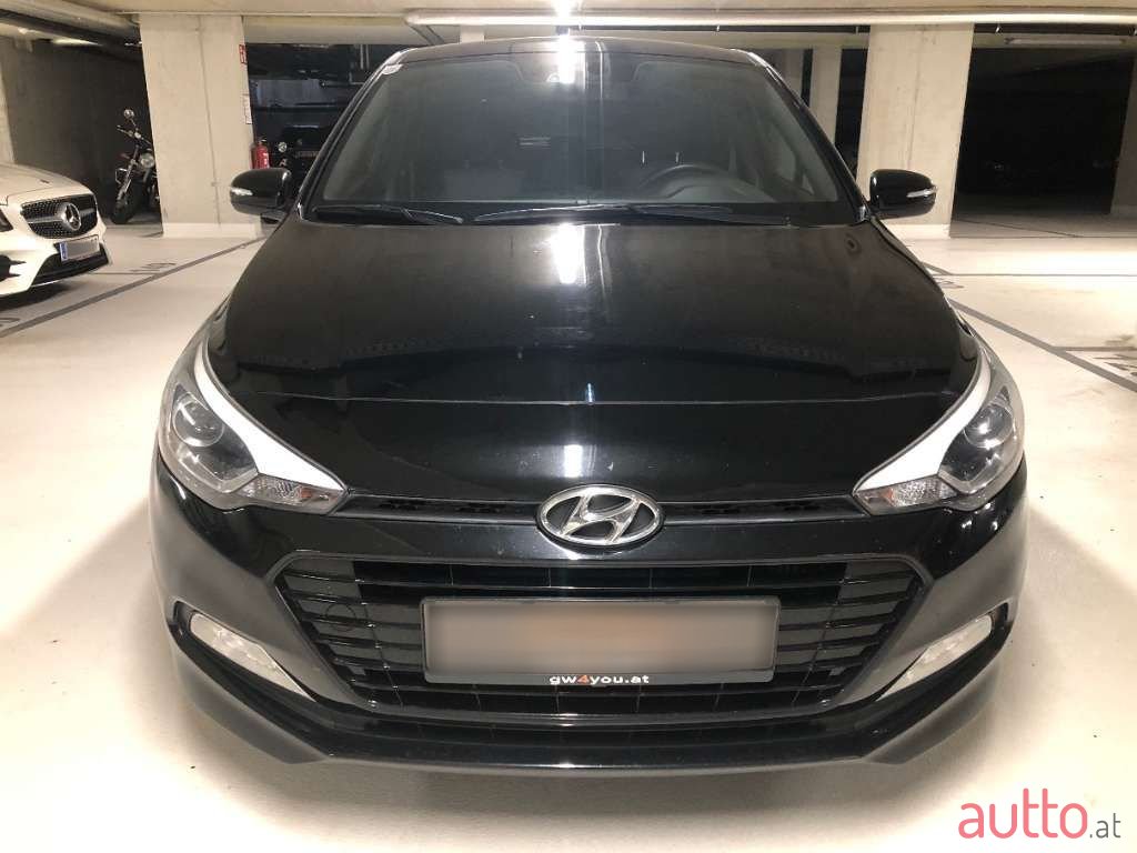 2017' Hyundai i20 photo #2