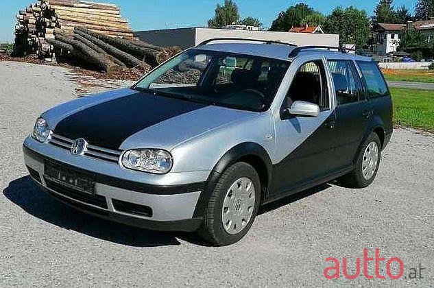 2004' Volkswagen Golf photo #1