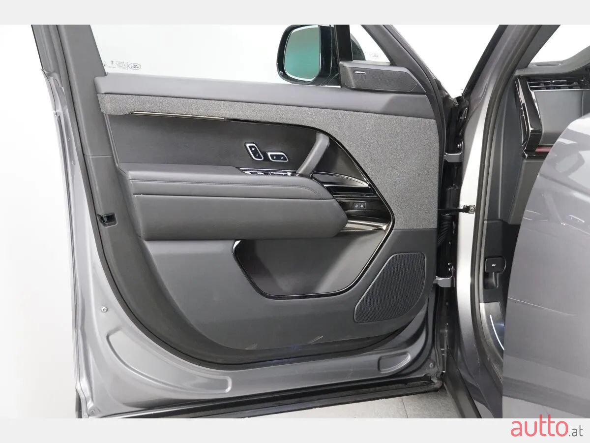 2023' Land Rover Range Rover Sport photo #4