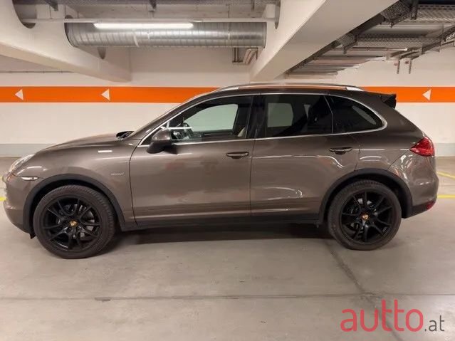 2012' Porsche Cayenne photo #5