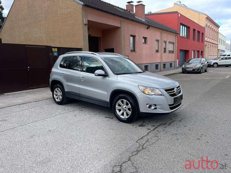 2008' Volkswagen Tiguan photo #2