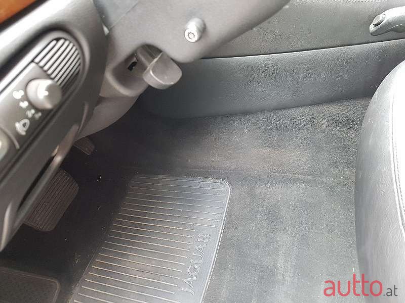 1998' Jaguar XJ photo #2