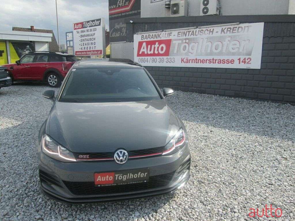 2019' Volkswagen Golf photo #6