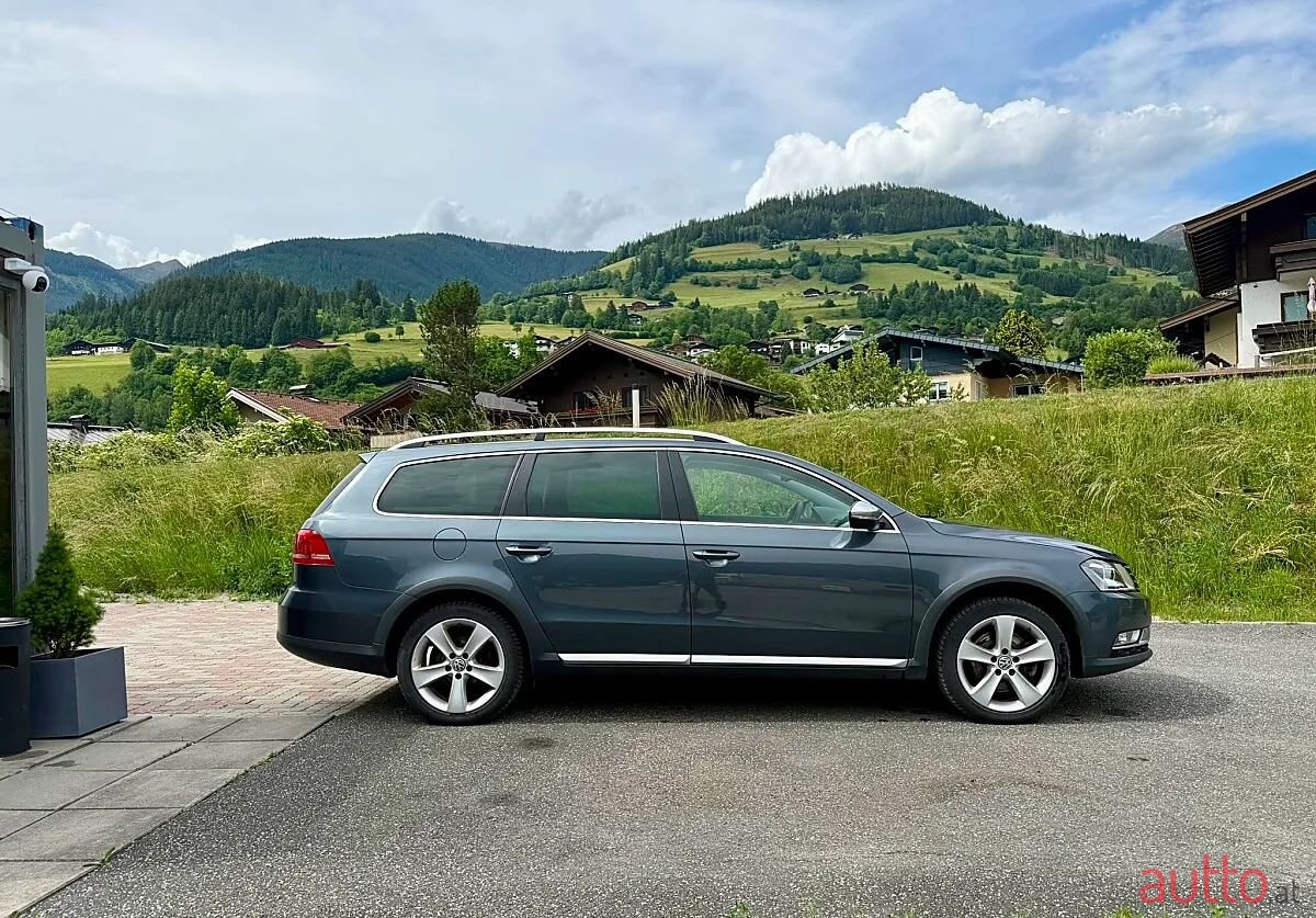 2013' Volkswagen Passat photo #4