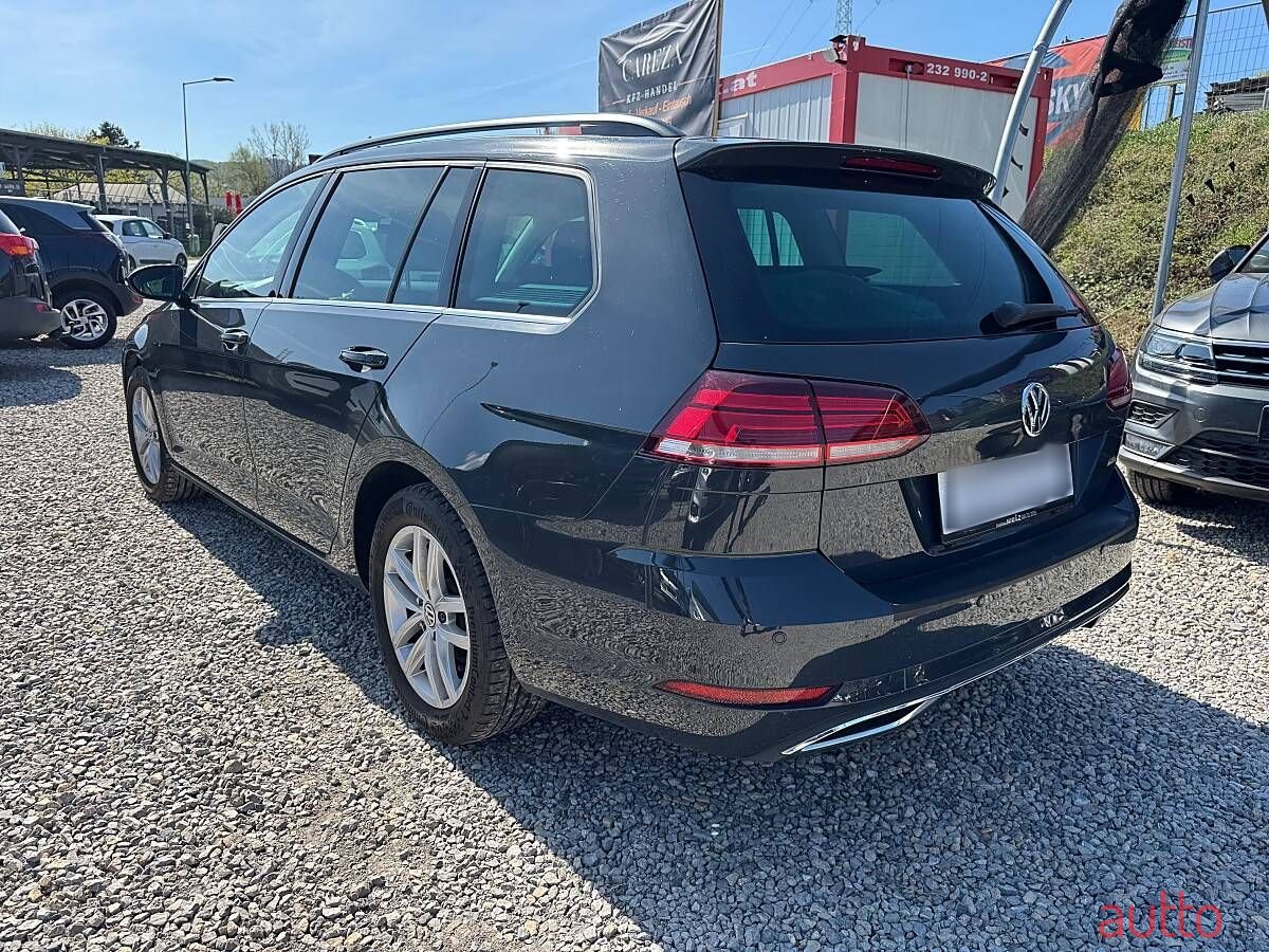 2017' Volkswagen Golf photo #4
