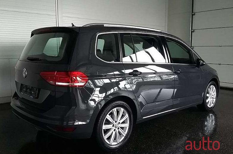 2016' Volkswagen Touran photo #1