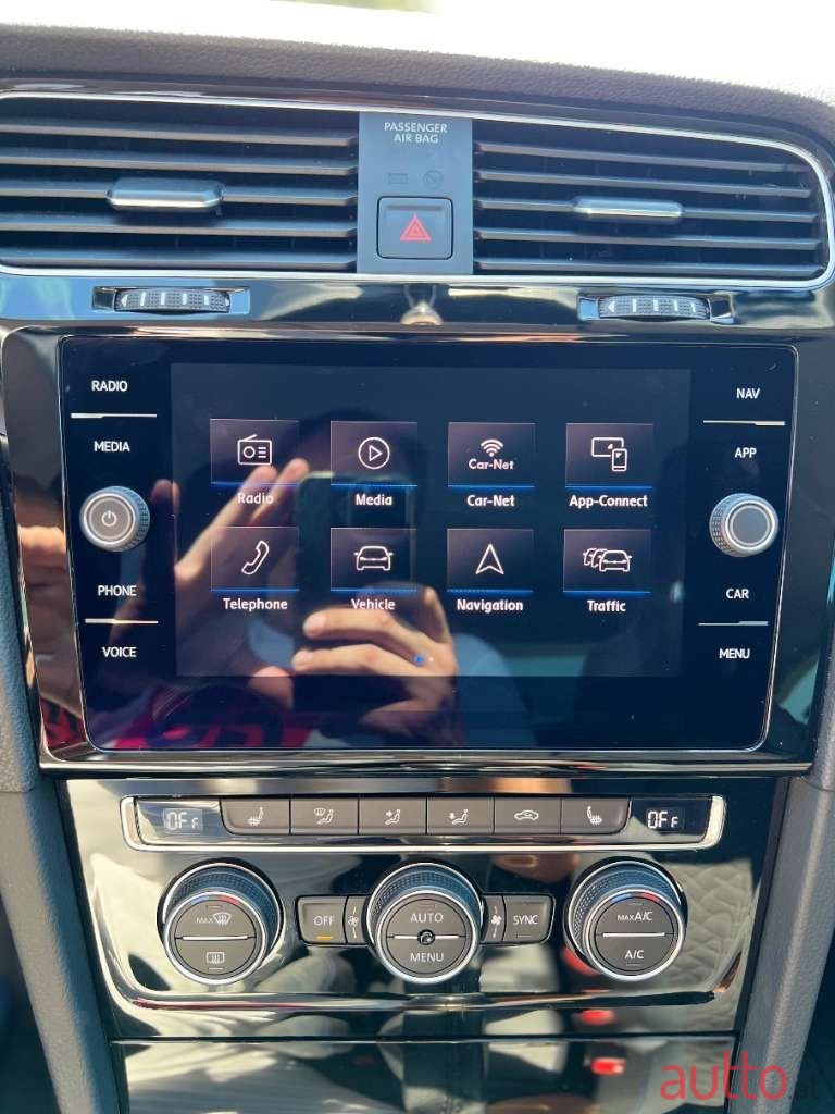 2019' Volkswagen Golf photo #5