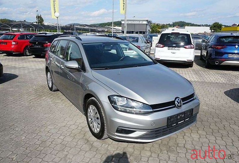 2017' Volkswagen Golf photo #1