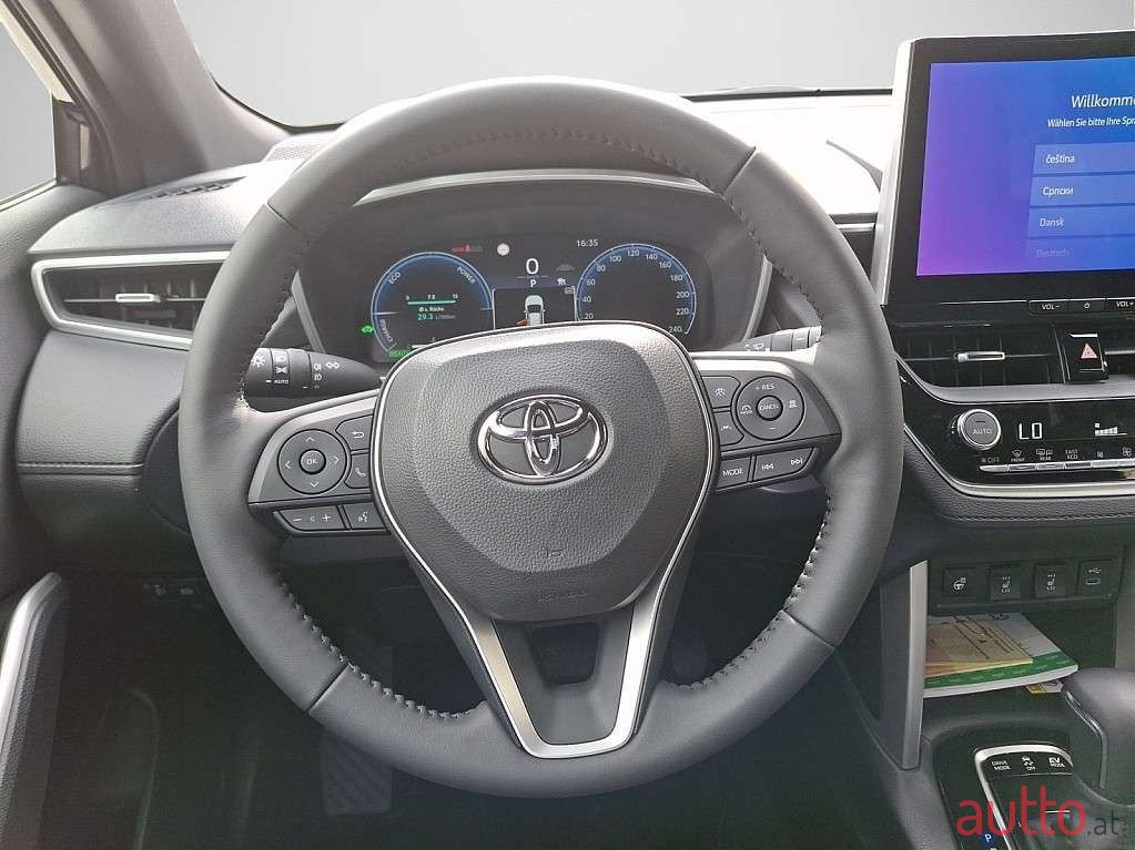 2024' Toyota Corolla Cross photo #4