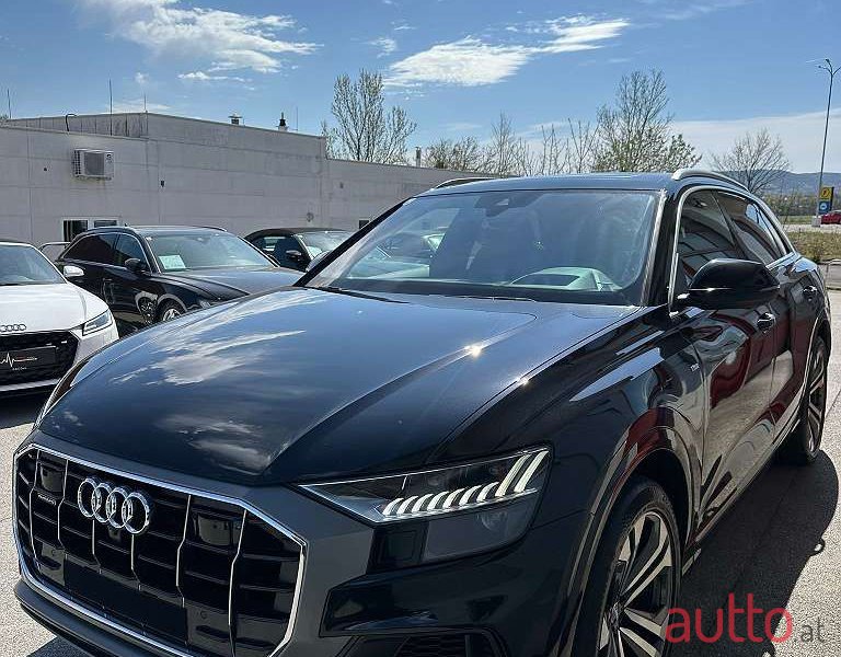 2018' Audi Q8 photo #5