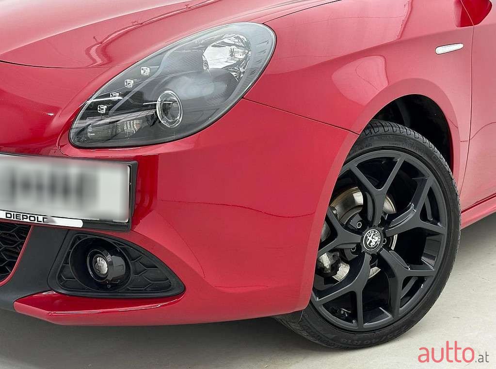 2019' Alfa Romeo Giulietta photo #3