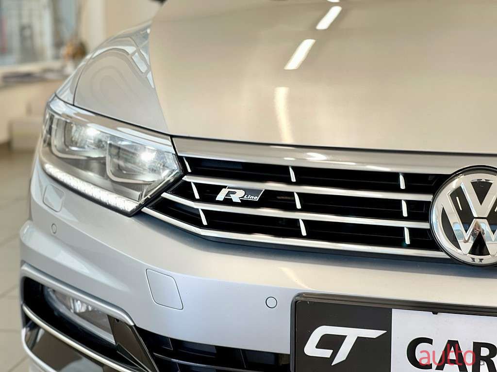 2019' Volkswagen Passat photo #4