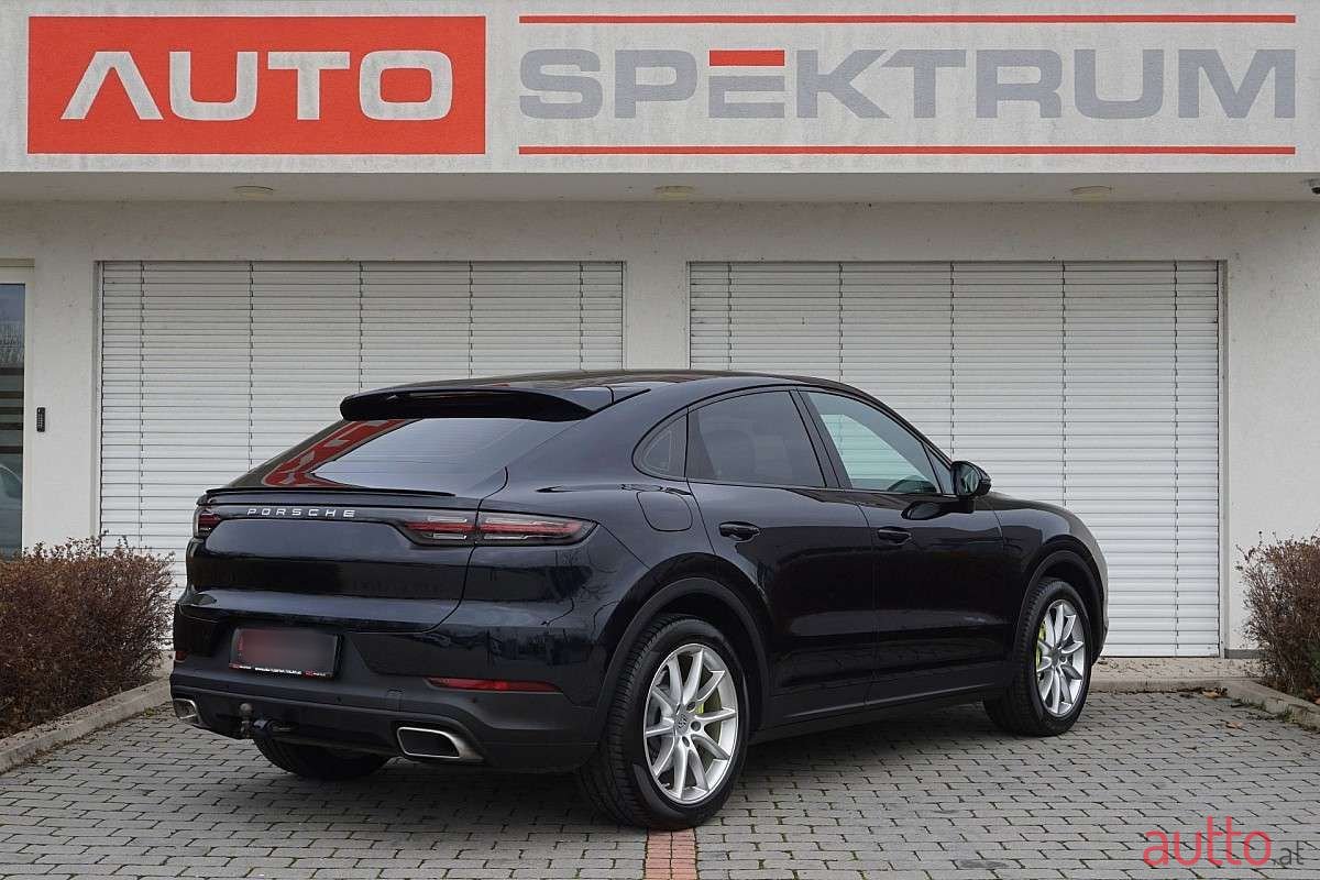 2020' Porsche Cayenne photo #4